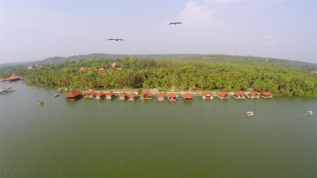 Poovar Island Resort Exteriör bild