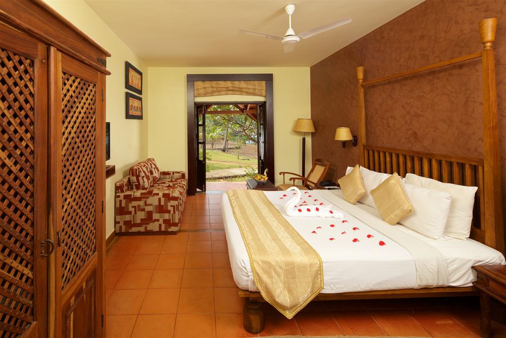 Poovar Island Resort Exteriör bild