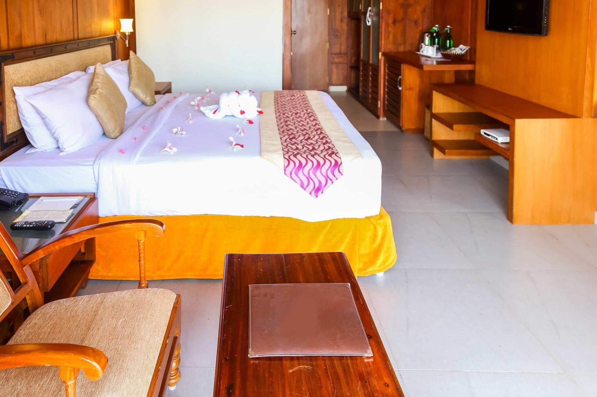 Poovar Island Resort Exteriör bild