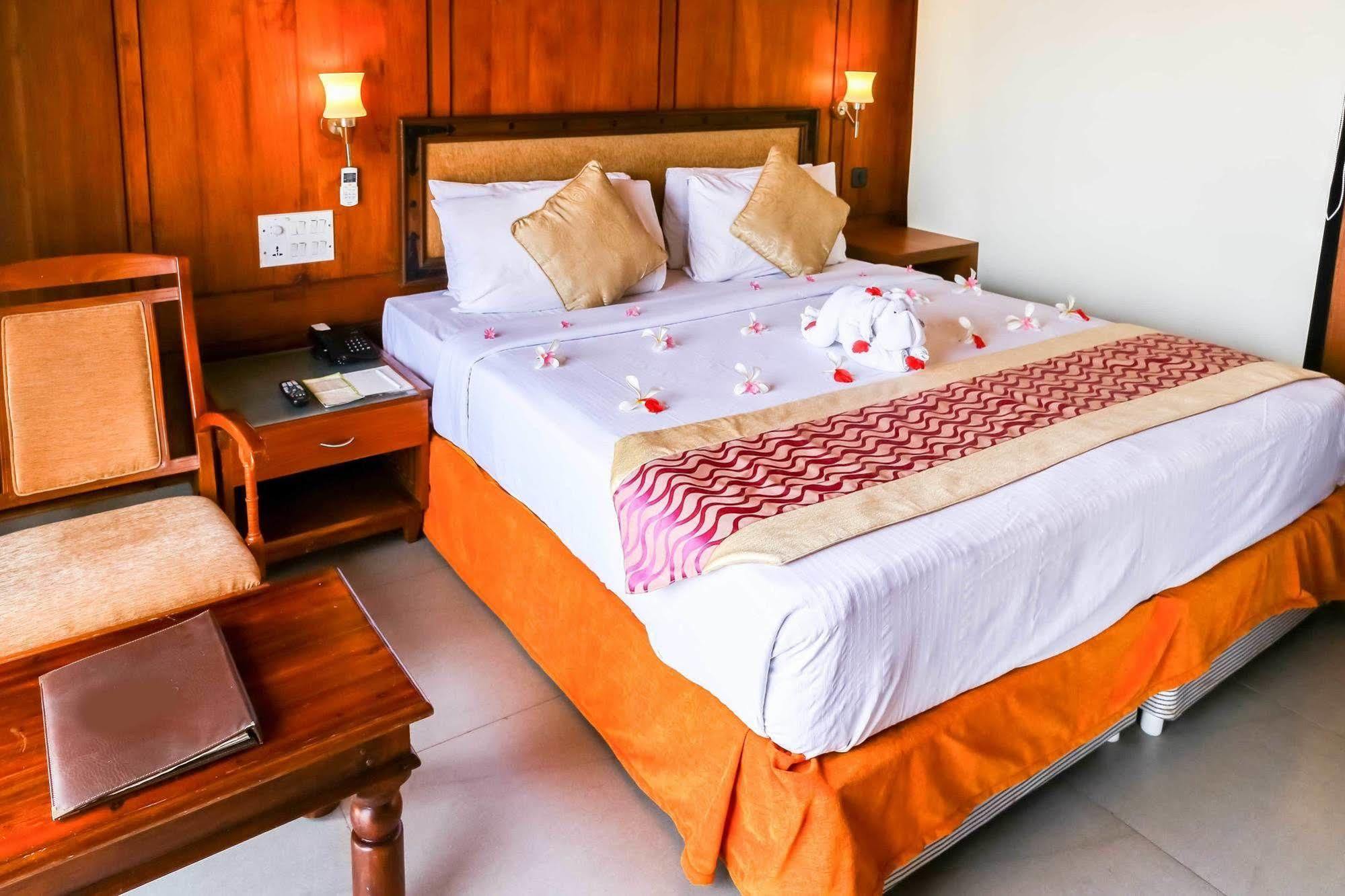 Poovar Island Resort Exteriör bild