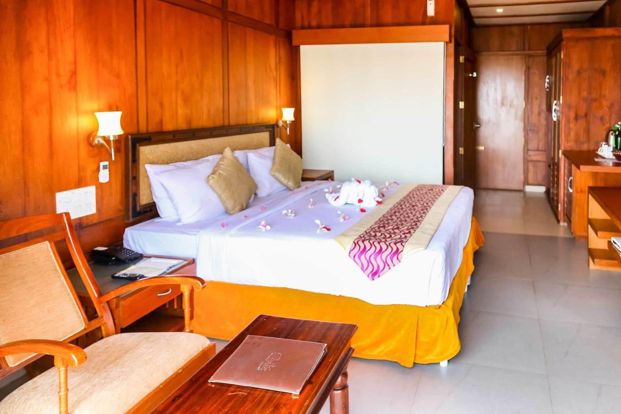 Poovar Island Resort Exteriör bild